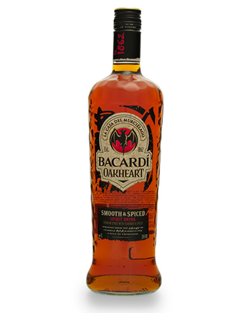 Oakheart spirit drink. Bacardi Oakheart smooth Spiced. Океарт бакарди Оакхарт. Бакарди Оакхарт со стаканом. Бокал Оакхарт бакарди.